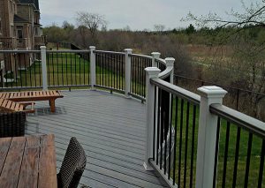 Image of a elevated deck with custom curved Trex Transcend deck railing built in Stouffville Ontario