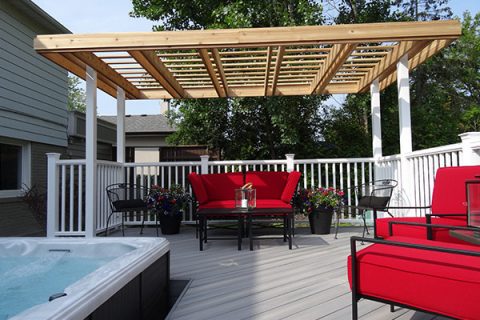 Cedar pergola and Fiberon Decking in Oakville