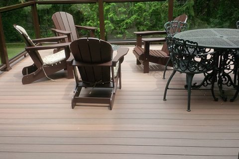 Image of an elevated deck constructed in Markham using Fiberon decking and glass railing inserts