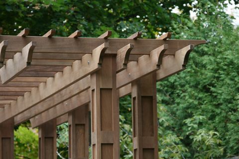 image of the finishing details of a Ipe pergola